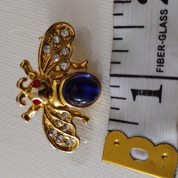Beautiful gem and rhinestone bumblebee broach. - Picture 3 of 4
